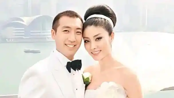 陈慧琳一家四口亮相51岁容颜未老时光仿佛把她忘记