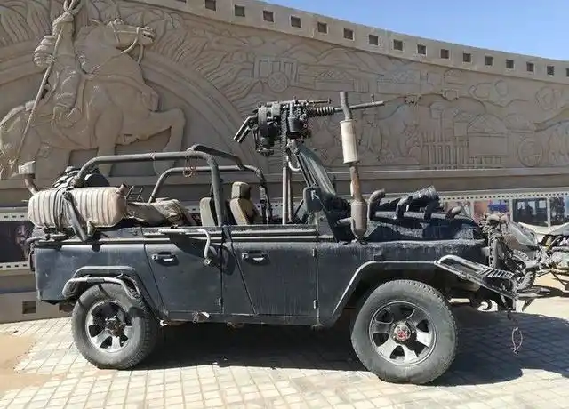 偶遇爆改版北京212,造型太雷人,好像刚从战场穿越而来