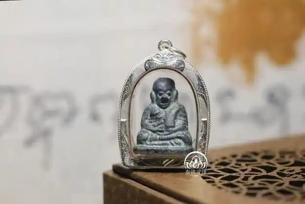 龙婆银2528财佛功效龙婆银2528财佛龙婆银财佛2528图鉴