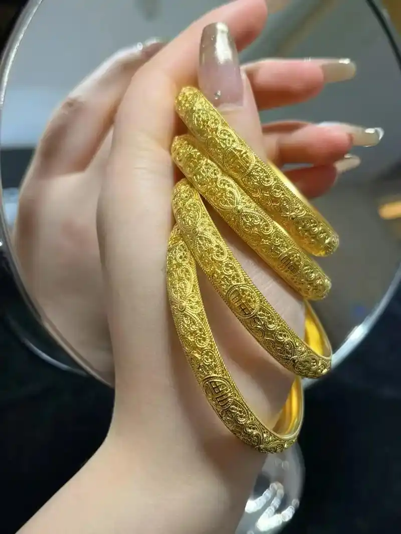 古法镂空花丝手镯简直就是手腕上的艺术品