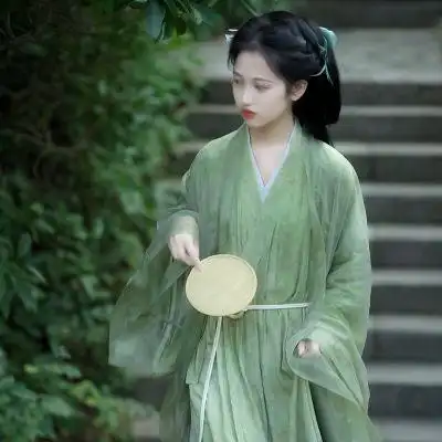 清新绿色森系女生头像古风高清图片