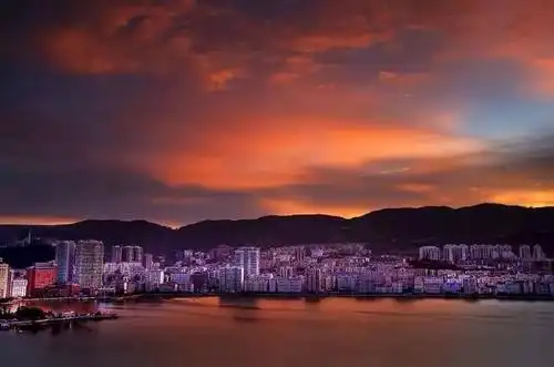 【吾爱】你刚好来,我恰好在,就一起看看脸色绯红的个旧吧~~刷爆朋友圈