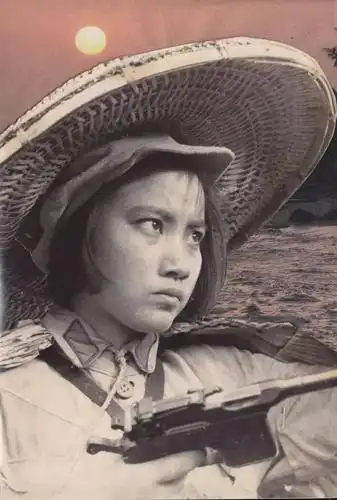 这位早年曾凭借在电影《红色娘子军》中的出色表现,获首届大众电影