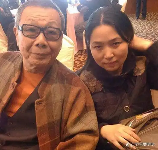 享年71岁,在他的葬礼上,洪金宝,狄龙,石天,岳华,成龙,曾志伟,姜大卫