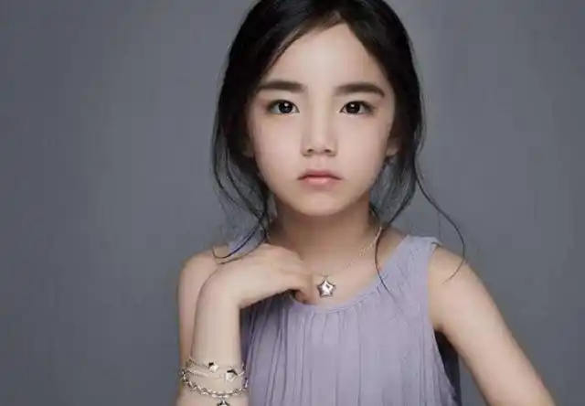 12岁女童模"发育停滞",父母的生财之道丢了,孩子也长歪了