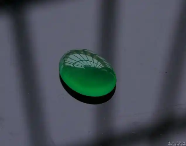 顶级满阳绿玉髓椭圆大蛋面一枚送证书