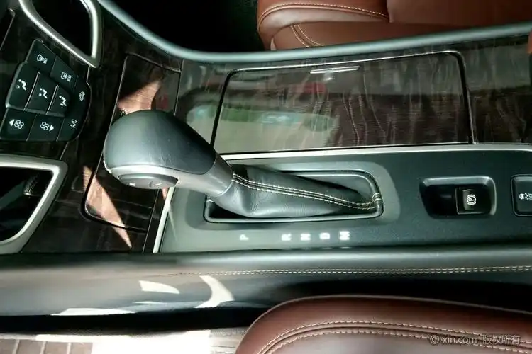 别克 君越 2013款 2.4 自动 精英舒适型