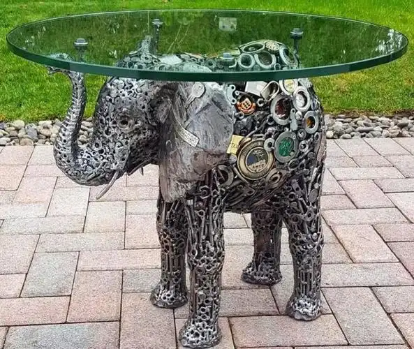 雕塑家利用废铁打造全金属动物霸气十足