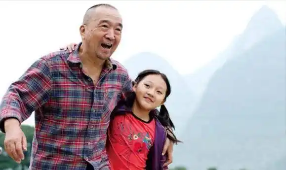 但李保田对自己的要求就是专心演戏,始终坚持自己的决定,她的妻子也很