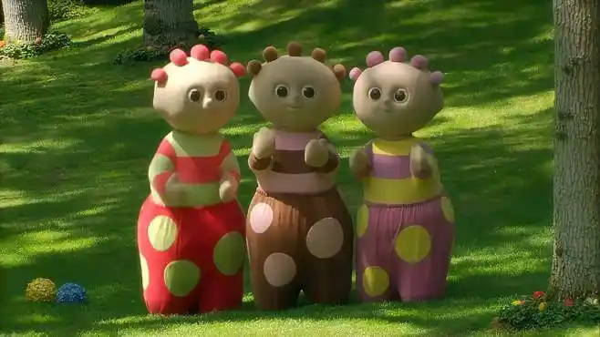 花园宝宝:汤姆布利柏看到叮咚车,急忙跑了过去,可兴奋了