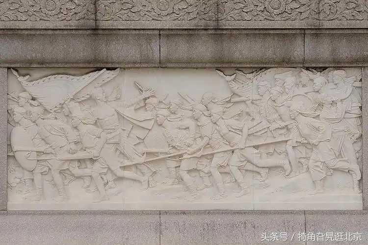 长焦镜头拍摄的这十组雕塑,从东侧开始右边一块浮雕的内容是虎门销烟