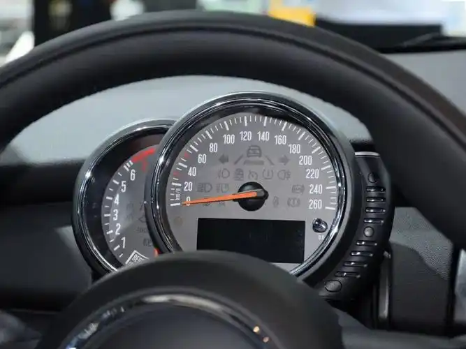 没了机械仪表盘的mini你还爱吗?