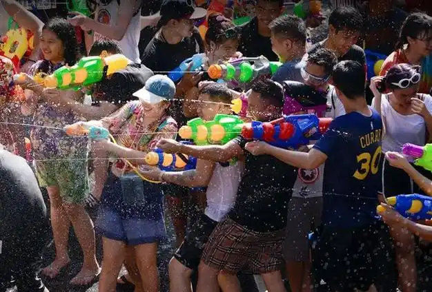 从4月11日至15日,泰国泼水节盛会即将在曼谷ratchadamnoen klang大道
