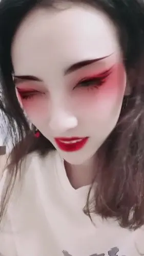 头一次感受戏曲妆容,感觉还不错-美女视频-搜狐视频