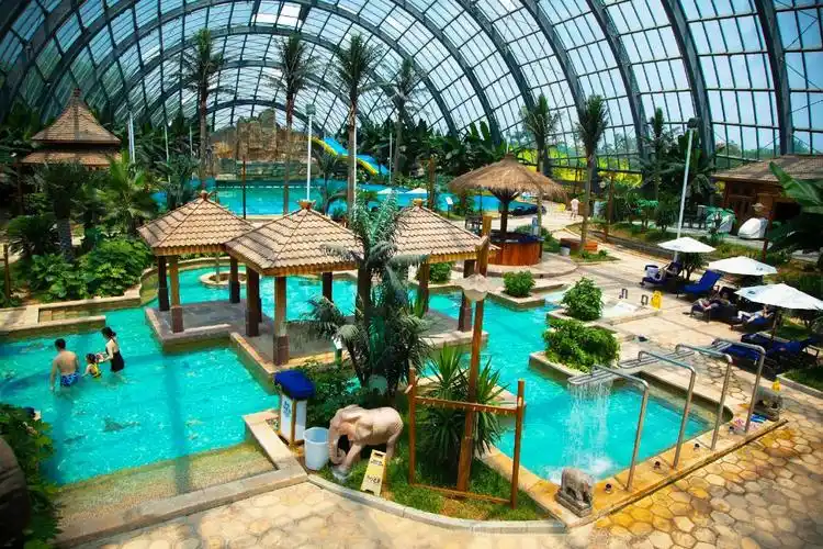 p>悦兮·半岛国际温泉度假村在万众瞩目和期待中,横空出世.