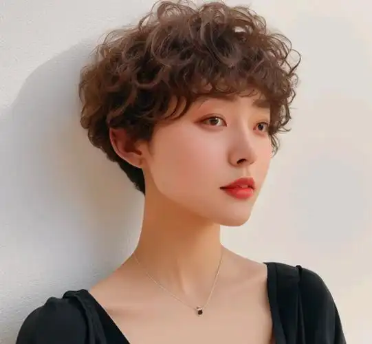 短发纹理烫 #纹理烫发#自然蓬松 #女士发型 #换个短发,颜值翻 !!