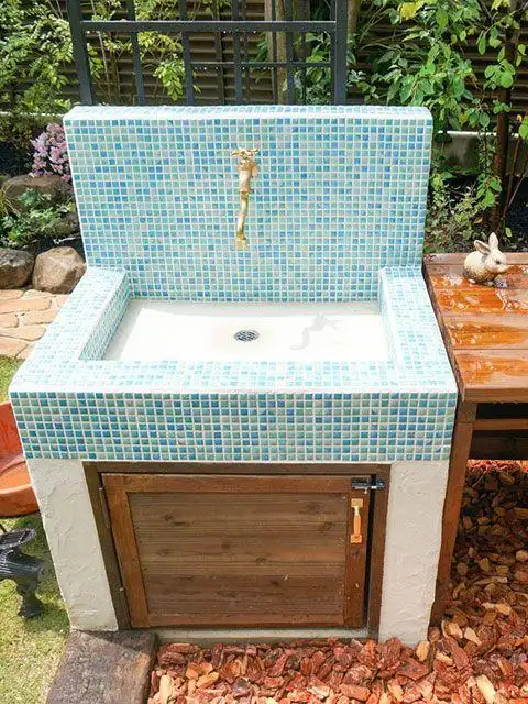 我以后有院子了,首先就砖砌户外洗手池,拿来浇花清洗,用着舒心