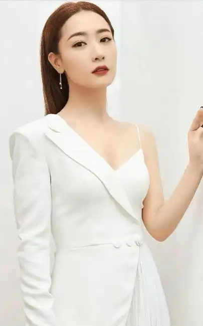 著名演员「白冰」经纪公司