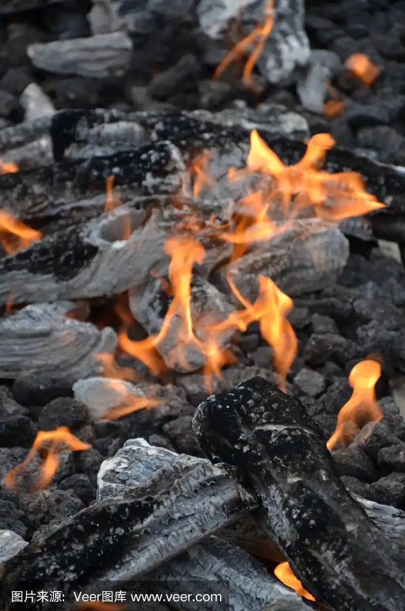 燃烧煤炭与火