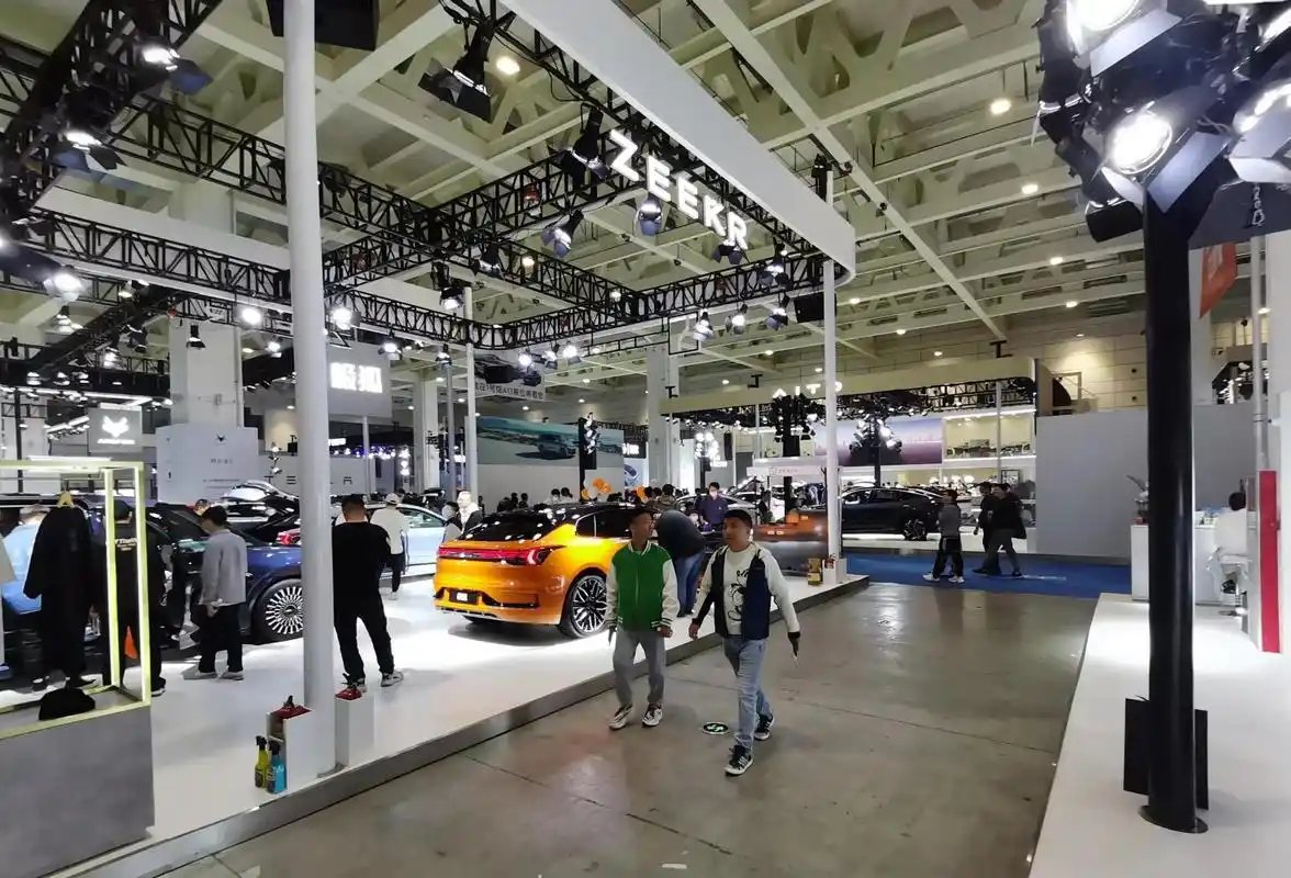 山东济南齐鲁春季车展,新能源汽车馆人流如织,小鹏p7i,g9比较亮[比心]