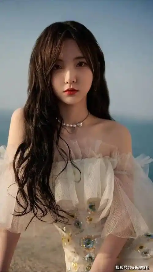 bright因出演泰版《流星花园》道明寺为人熟知,郑乃馨曾参加《创造营