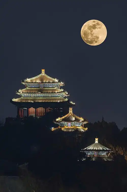 一轮明月当头照