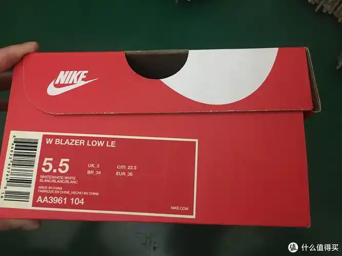 鞋盒侧面,标有鞋码,我选的5.5,也就是36码.