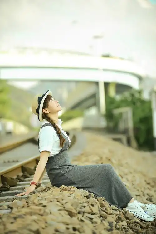 【铁路人像之婷摄影图片】人像摄影_爱摄猫_太平洋电脑网摄影部落