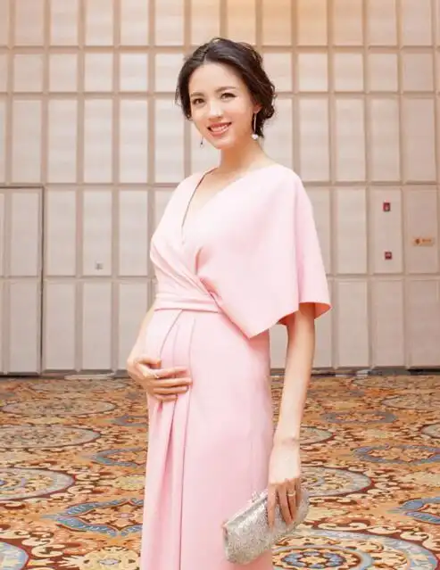 angelababy都要生了凌晨还大着肚子跑去看摆渡人