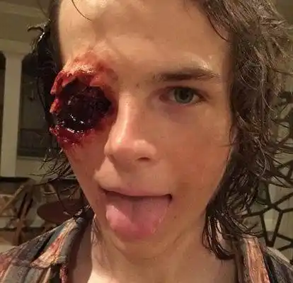 《行尸走肉》第六季强势来袭 卡尔右眼中枪 - 中