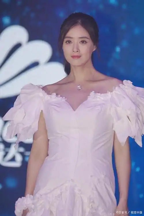 40岁蒋欣,身材火辣,真正的性感尤物