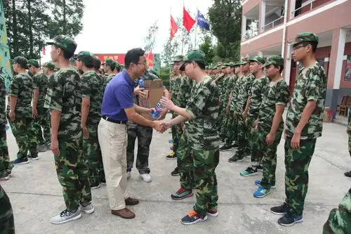 [高技易班]学校领导赴军训基地慰问师生观看消防演习