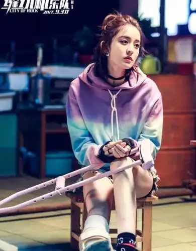 缝纫机乐队口碑上升大鹏的九个字感动万千网友