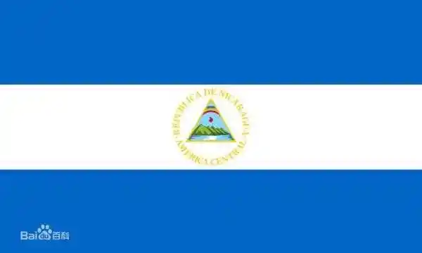 蓝色中间一横条白色的南美洲国家国旗事哪个国家四个字的