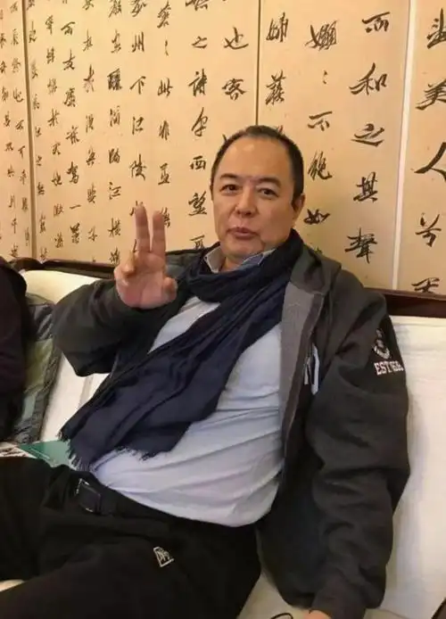 66岁坐上轮椅的张铁林,已经活成了一个"笑话"|沈丹萍|侯俊杰|风流倜傥