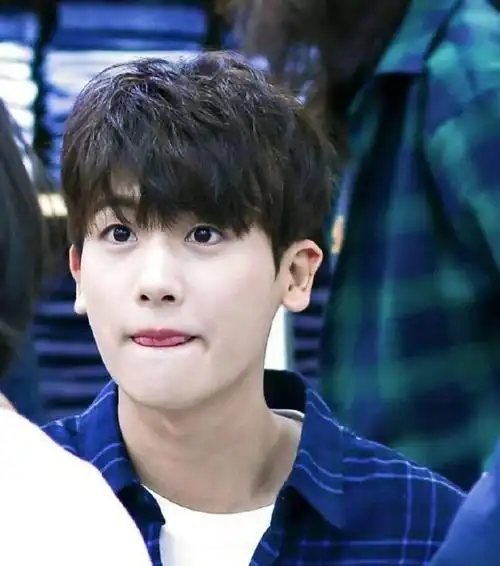 男明星朴炯植头像