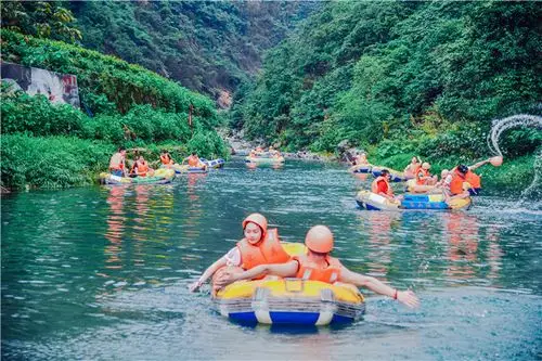 不要以为广东没有青山绿水了清远玄真漂流水质堪比九寨沟