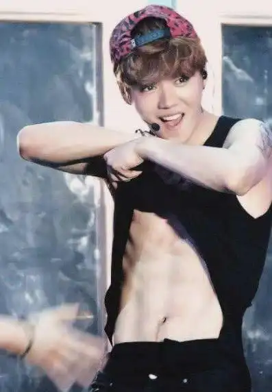 周杰伦有腹肌正常,彭于晏有腹肌也正常,鹿晗有腹肌太反常了!