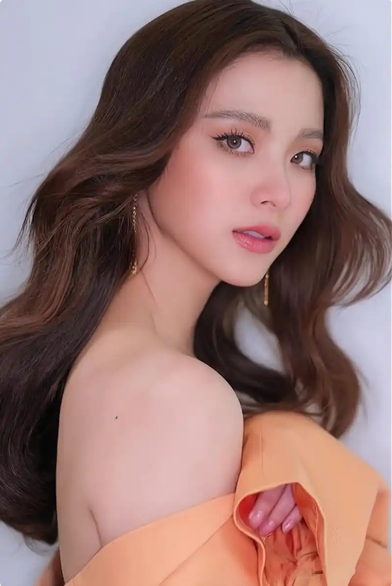 平彩娜是泰国一位清纯迷人的女演员,拥有一张非常漂亮的脸蛋!