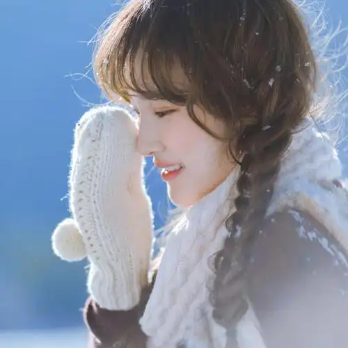 雪地漂亮女生头像