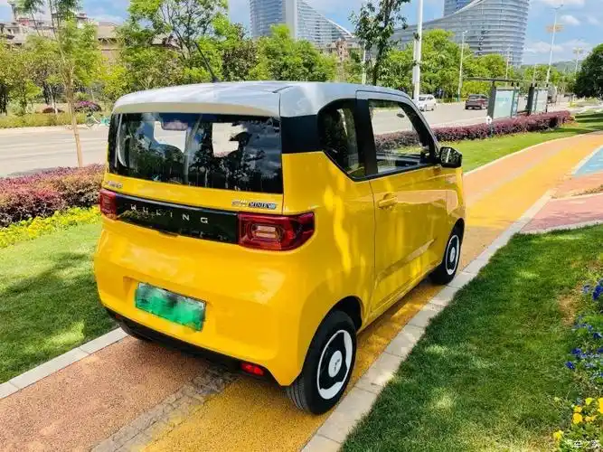 柠檬黄宏光mini马卡龙,很亮眼!