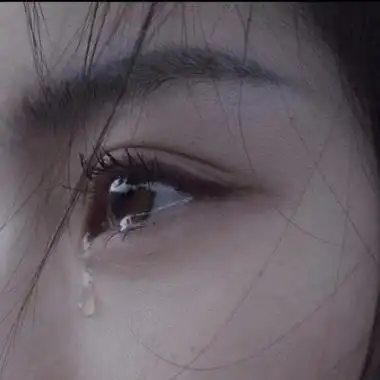 只有眼睛部位的女头