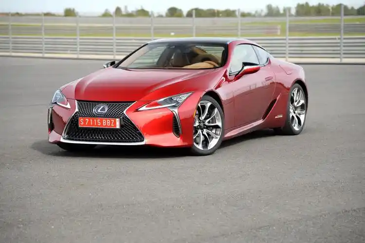 要帅还是要快?雷克萨斯lc500h的与众不同恰恰是它的性格