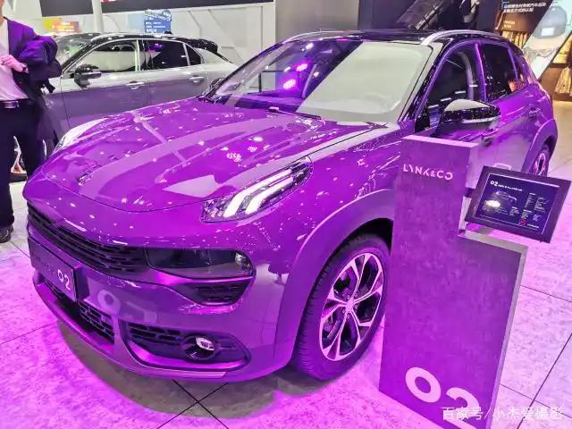 领克02,神秘的紫色,让人一眼就注意到了