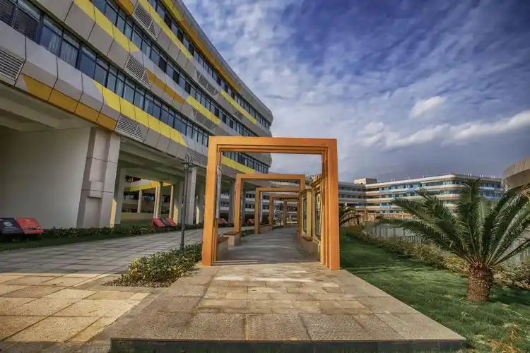 成都东辰外国语学校简介