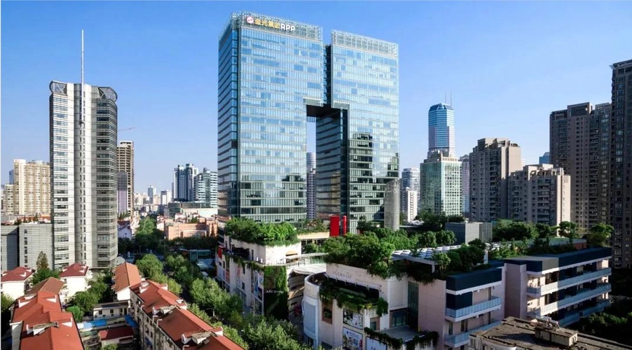 上海金虹桥国际中心古北板块地标