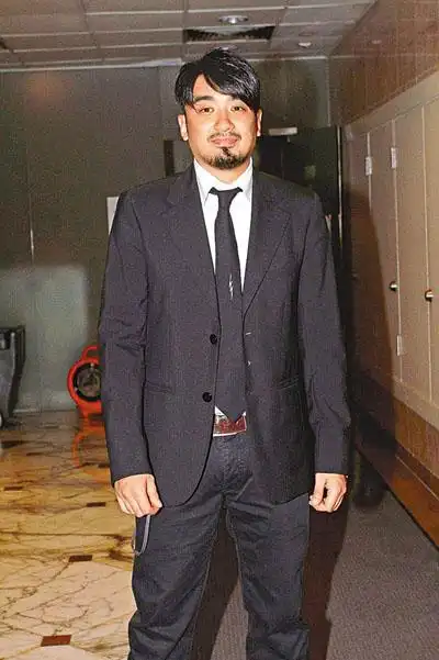 歌手恭硕良涉殴医生案澳门开审自认好丑