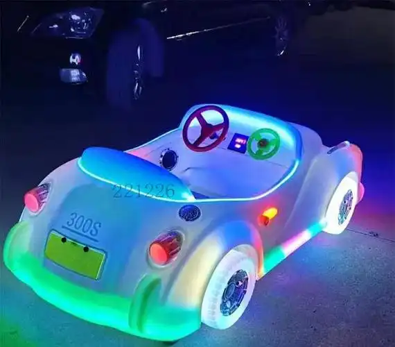 夜市广场儿童彩灯车发光2020新款电动游乐车户外游乐设备车双人碰碰车