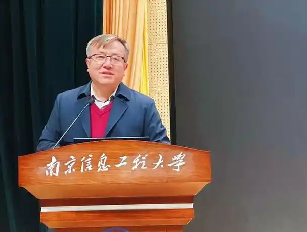 作为江宁高级中学21届优秀毕业生通过自己的学习经历向同学们传授经验