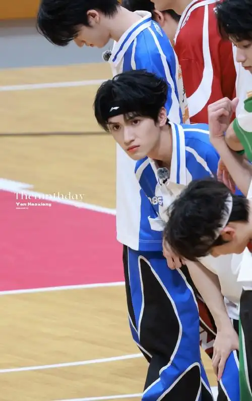 严浩翔 熠立二十与光冠冕##严浩翔饭撒##严浩翔运动会饭拍图